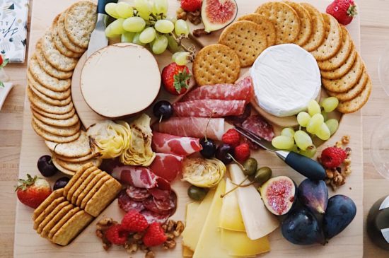 how to charcuterie cheese board