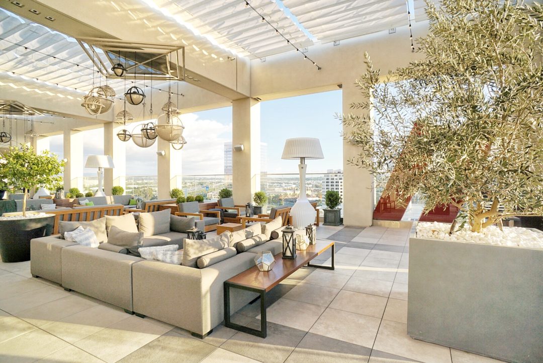 First Glance Marriott's Hive And Honey Is Irvine's First Rooftop Bar