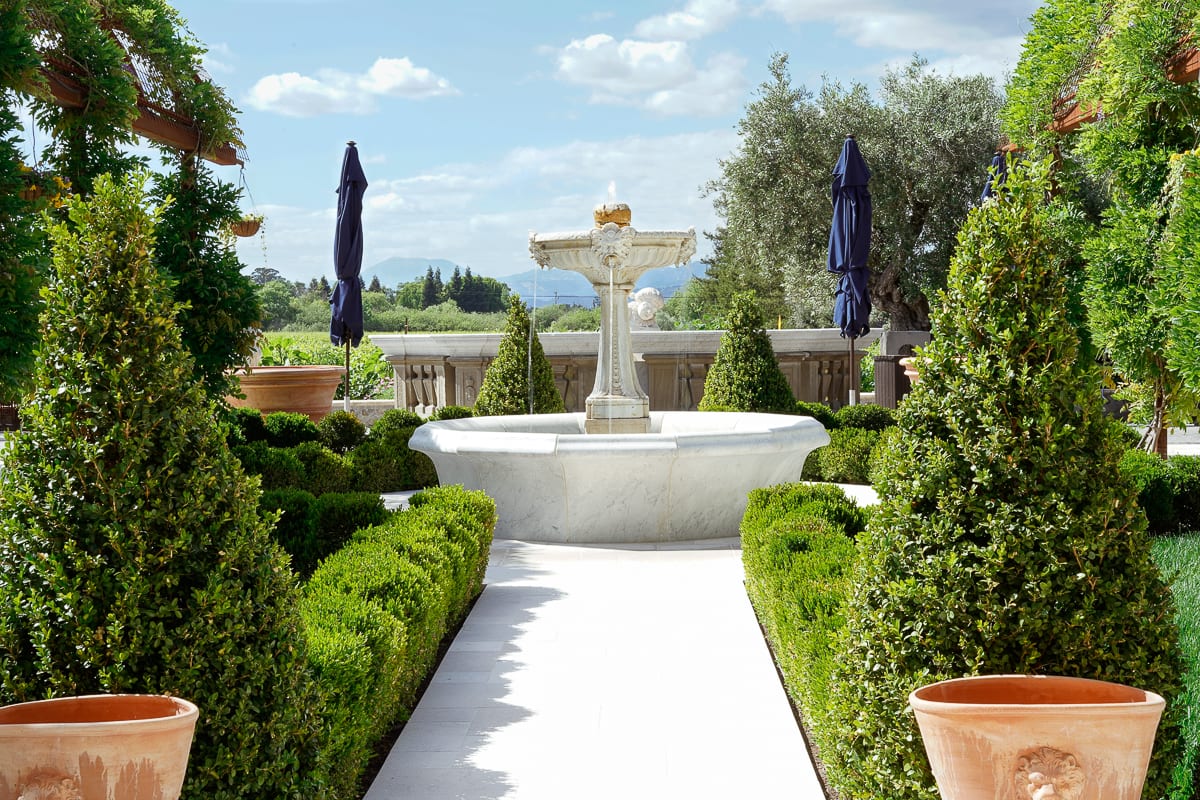 Piazza Del Dotto fountain