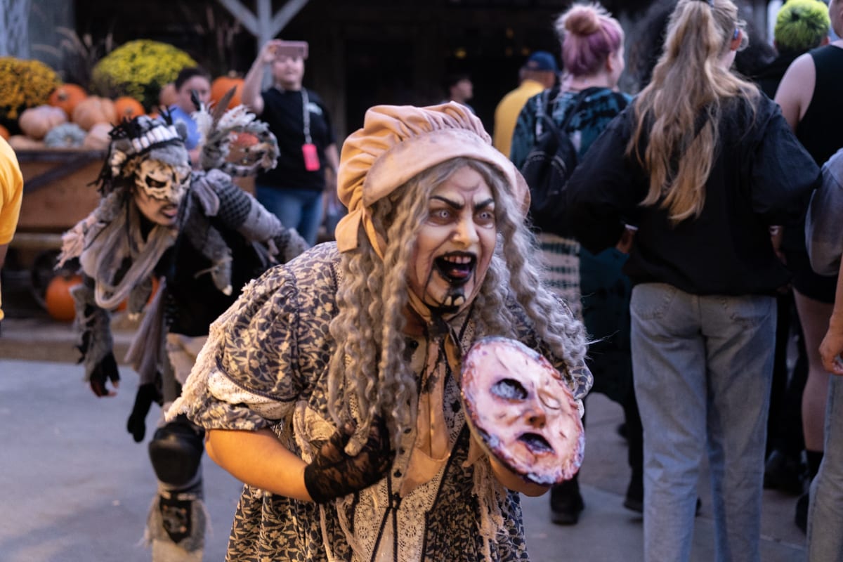 Knotts Scary Farm Brings New Mazes and Halloween Scares 1
