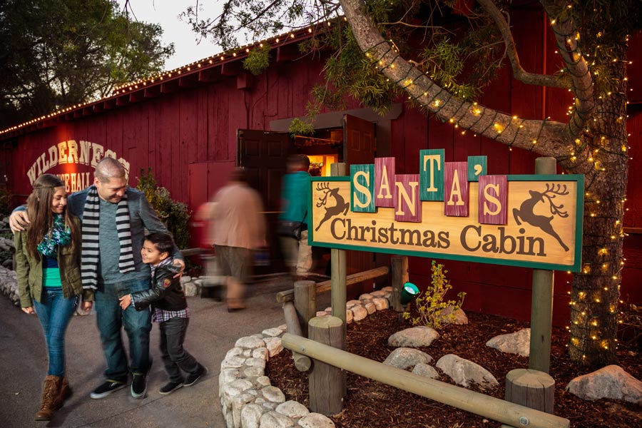 Knotts-Merry-Santa's-Christmas-Cabin-Entry