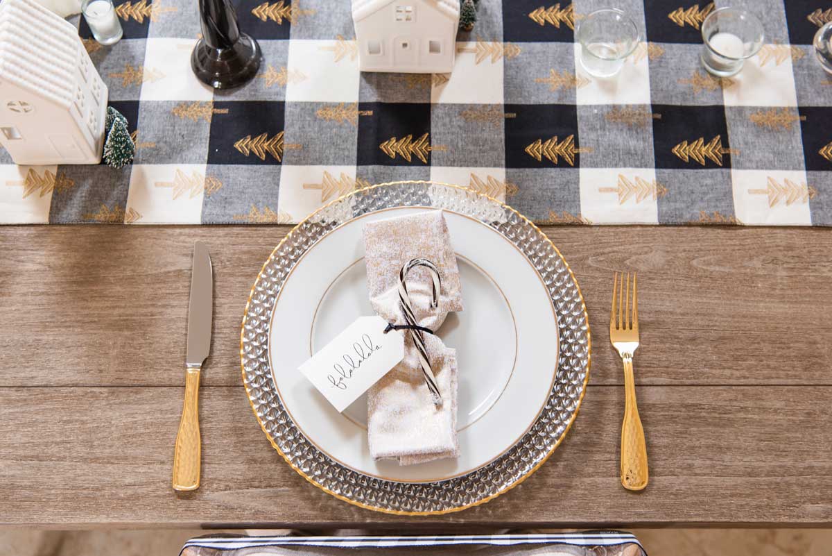 Christmas-Black-White-Plaid-Table-Setting