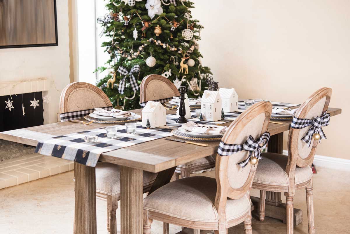 Christmas-Tablescape-Black-White-Plaid