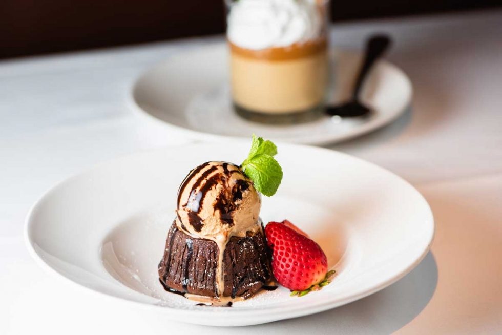 The Bayside Restaurant Happy Hour In Newport Beach Offers Diners Mini