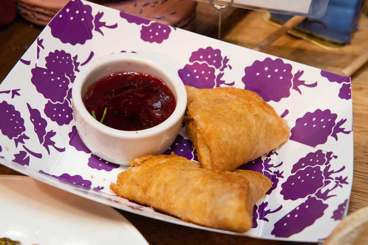 Knotts-Boysenberry-Festival-samosas