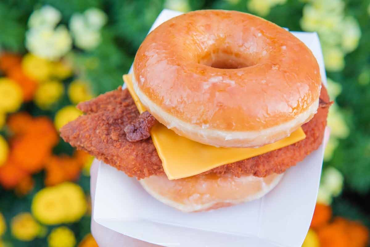 Knotts-donut-chicken-sandwich