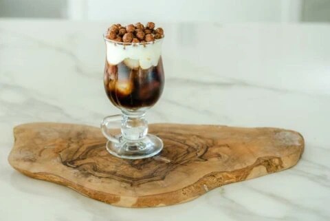 https://cdn.cuisineandtravel.com/wp-content/uploads/2022/03/18184541/Disneyland-Cold-Brew-Black-Caf-Recipe-480x321.jpg.webp