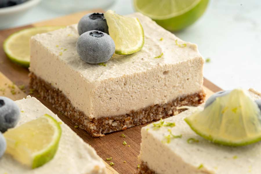 Vegan-Key-Lime-Pie topped with blueberry and lime slice