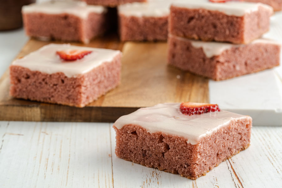 easy-strawberry-brownies