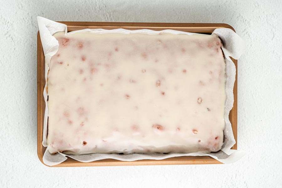 strawberry-brownies-with-icing