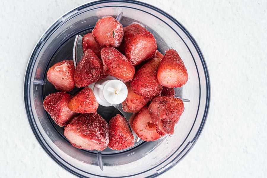 frozen-strawberries-in-brownies