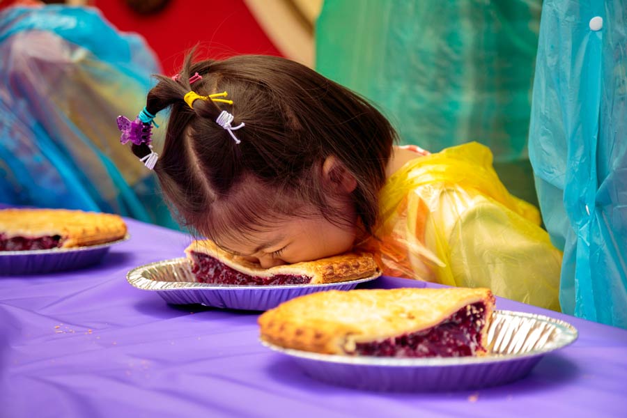 knotts-Pie-Eating-Contest