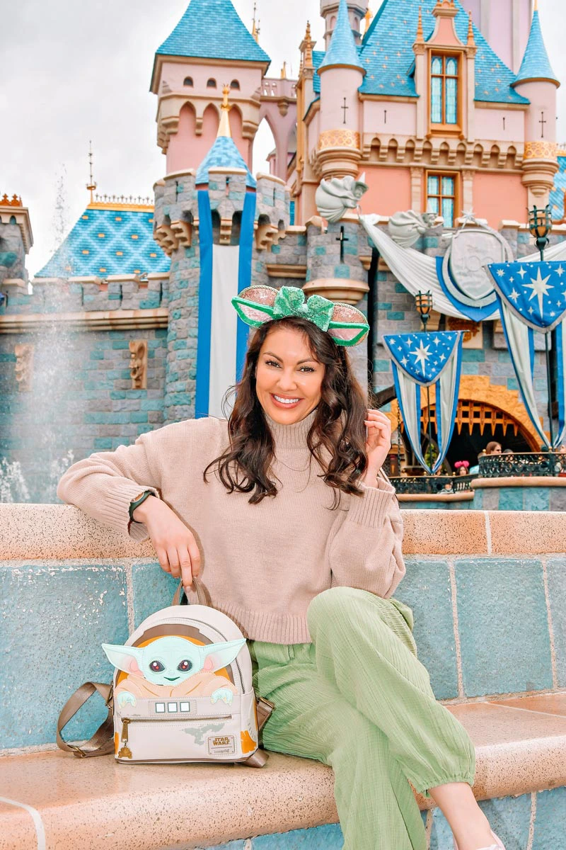 What To Wear To Disneyland: Awesome Monthly Outfit Ideas - Cuisine And  Travel