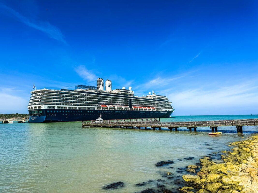 Holland-America-Cruise-Ship