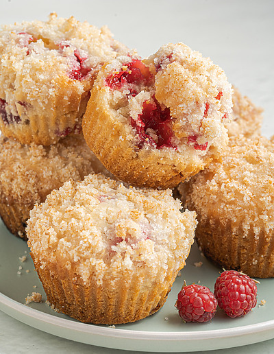 raspberry-coconut-crumble-muffins