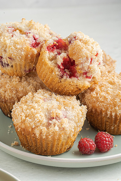 raspberry-coconut-crumble-muffins