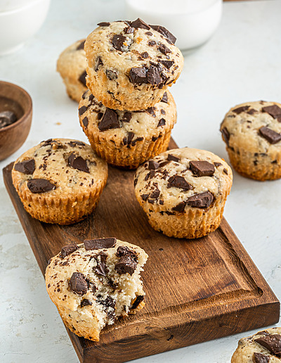 vegan-chocolate-chip-muffins