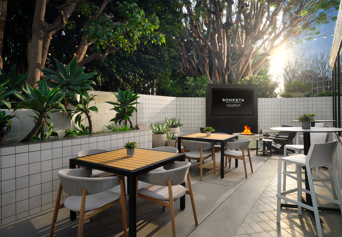 The Best LAX Hotel for Cruises and Events in Los Angeles 3 Sonesta-LAX-Hotel-Restaurant-Outdoor-Seating