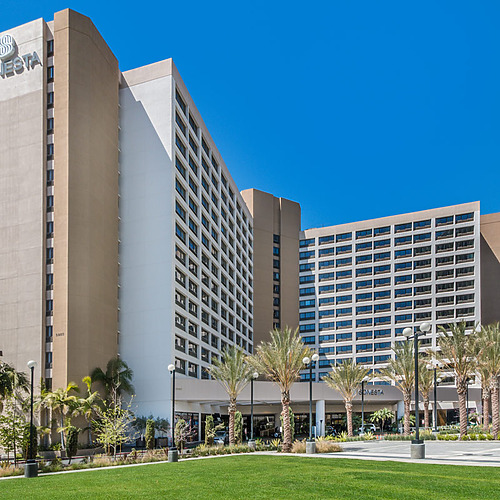 The Best LAX Hotel for Cruises and Events in Los Angeles