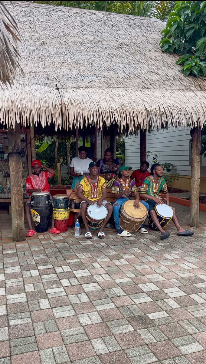 Best Things to Do in Roatán, Honduras on a Cruise, My Favorite Caribbean Port 8 Roatan-Honduras-Musicians-off-cruise-port