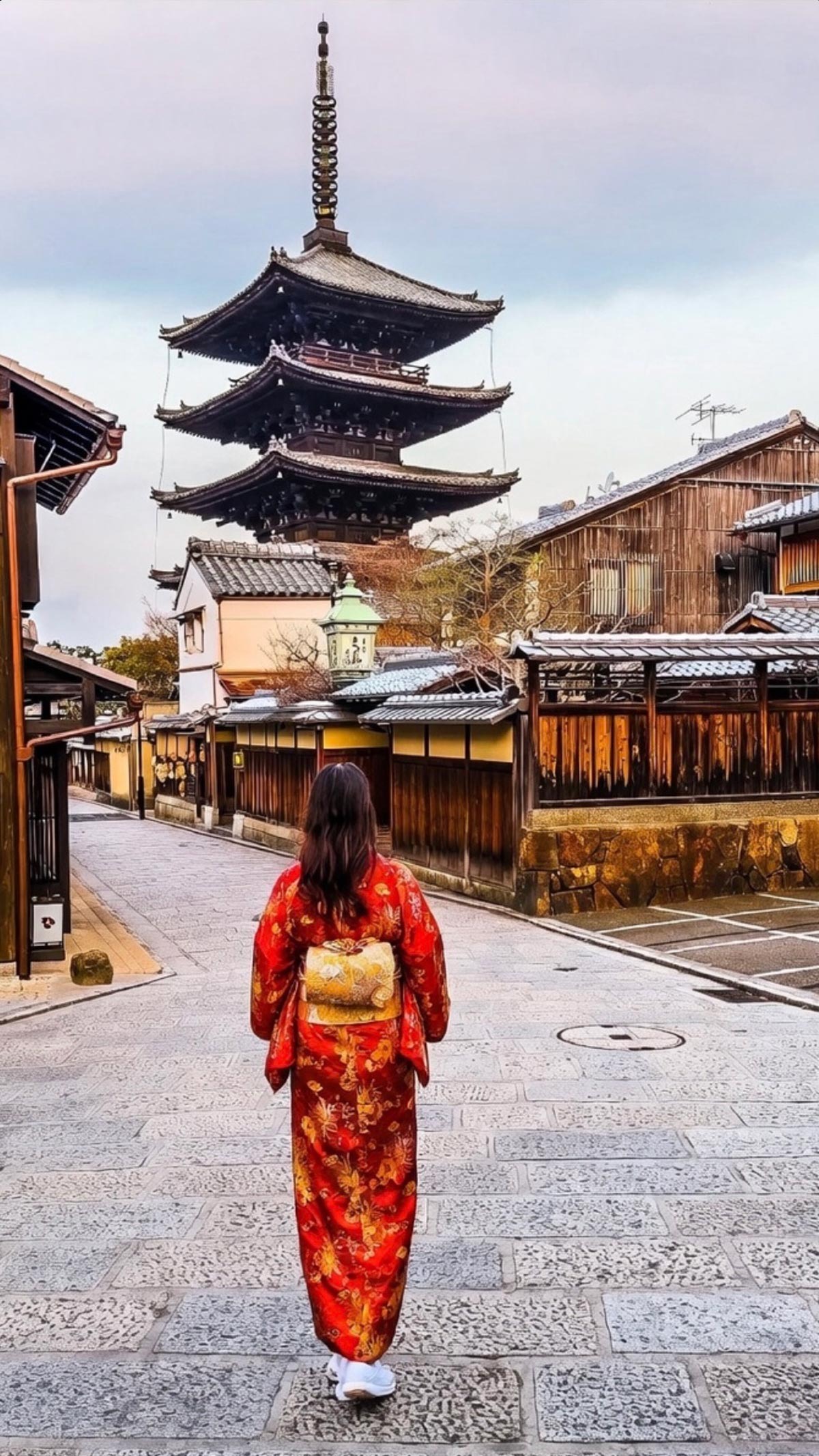 The Ultimate Ginza & Roppongi Guide (2026): A Perfect Day-to-Night Tokyo Itinerary 6 Yasaka-Pagoda-No-Crowds